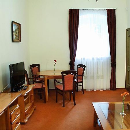 Hotel Przy Oslej Bramie - Zamek Ksiaz Валбжих Экстерьер фото