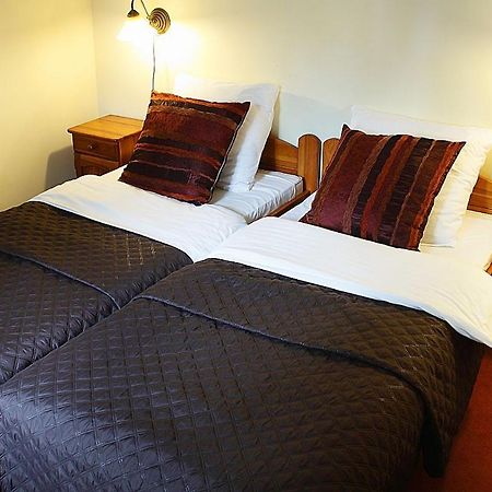 Hotel Przy Oslej Bramie - Zamek Ksiaz Валбжих Экстерьер фото